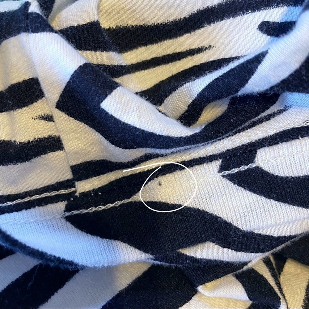 Grayson Threads zebra cropped t Shirt - Picture 4 of 5